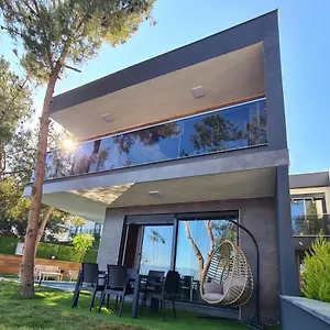 Villa Oezel Havuz Ve Deniz Manzarali Yeni, Kusadasi